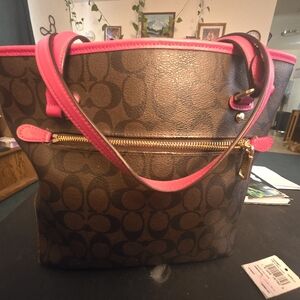 Authentic Coach purse in EUC